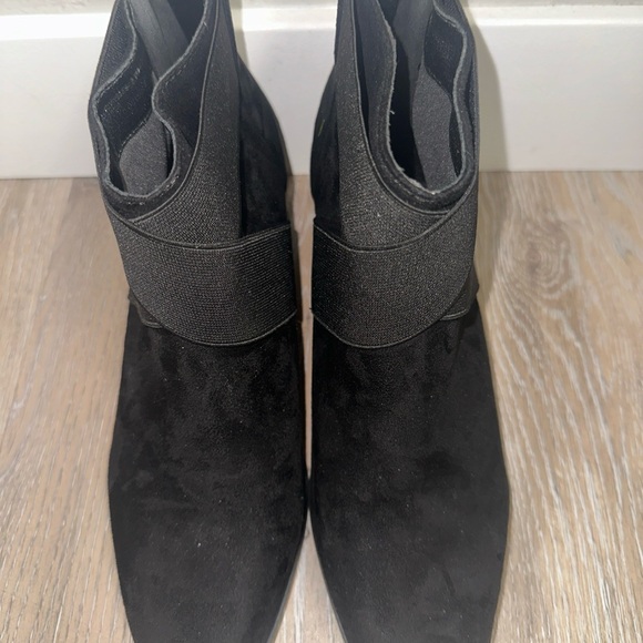 Ann Klein Solid Black Block Heel Closed Toe Suede Boots Zip Up Size 9 - Picture 7 of 16